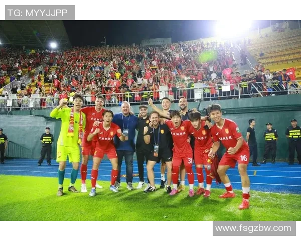 不以足球为主业的球星们如何在其他领域展现才华与魅力 不以足球为主业的球星们如何在其他领域展现才华与魅力