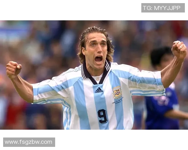 世界足球杯历史上最具影响力的顶级球星是谁及其成就解析 世界足球杯历史上最具影响力的顶级球星是谁及其成就解析