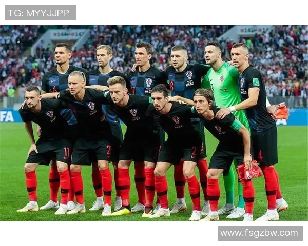 克罗地亚足球明星闪耀绿茵场引领球队走向世界舞台