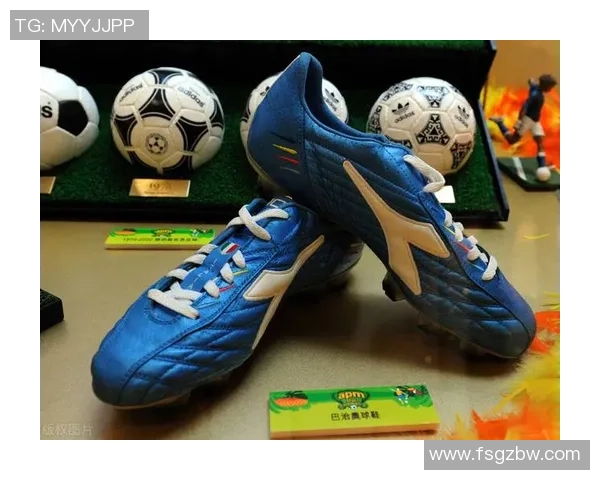 热销足球球星学生书包潮流设计兼具运动活力与学习实用功能