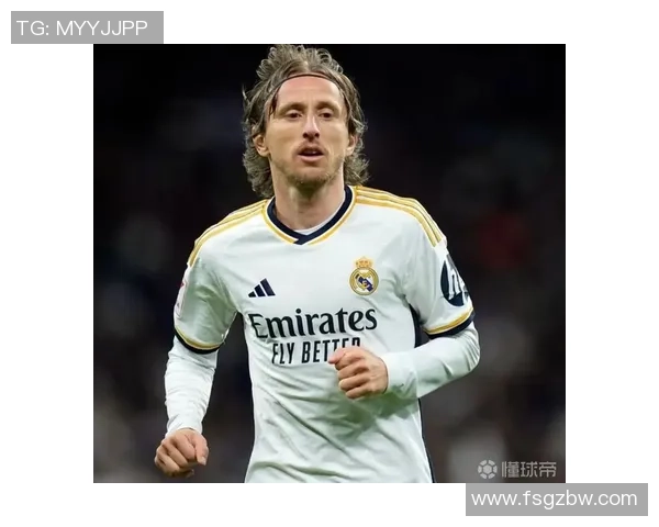 足球巨星魅力风采：从经典造型看球场上的明星个性与时尚潮流